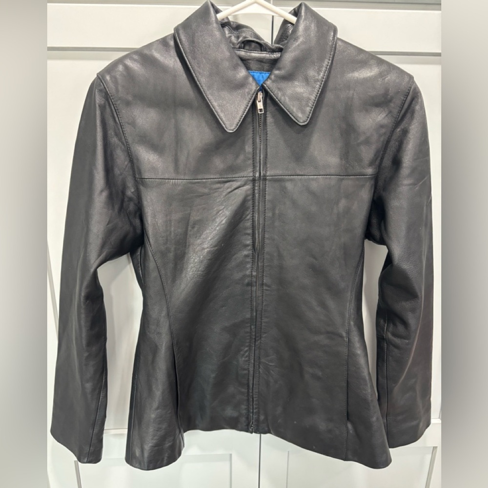 Vintage Women's Wilsons Leather Maxima Black Jacket Size MZippered Hip Length